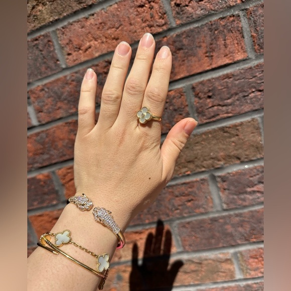 Panthere Crystal Head Encrusted Bangle Bracelet - Picture 9 of 17